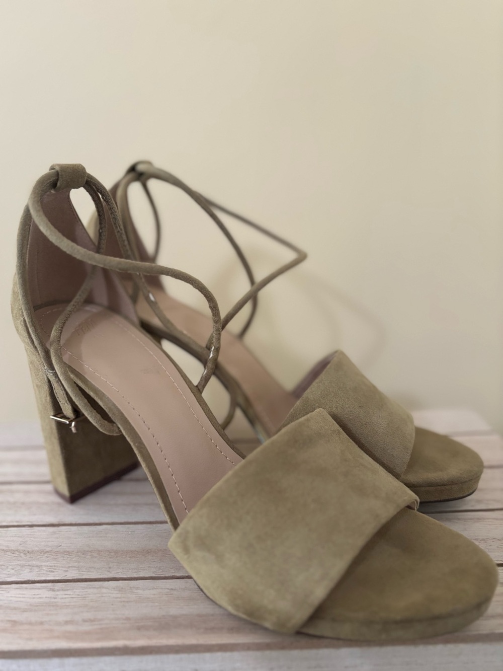 H&M| Smooth Olive Suede 2.5” Block Heels w/Ankle Wrap Sz 9.5